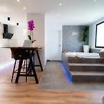Laguna & *