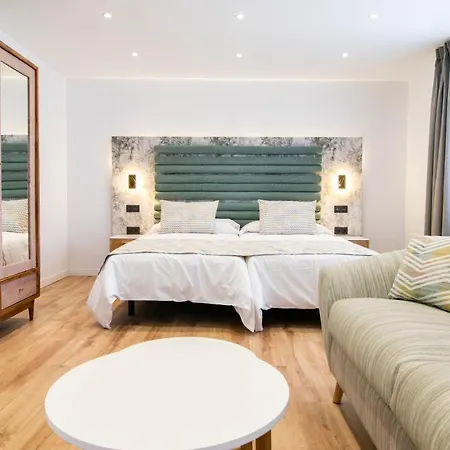 Апартаменты Laguna & *