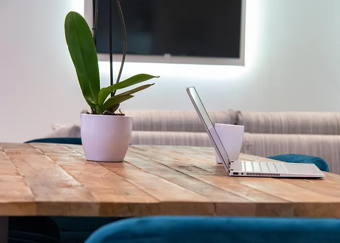 Laguna & لا لاغونا