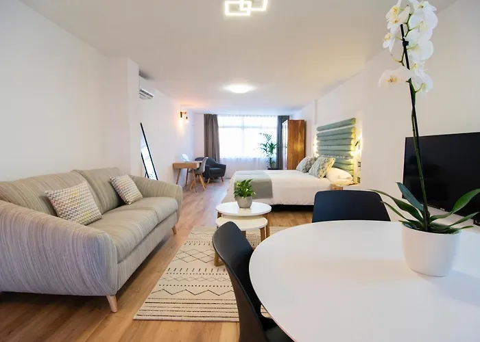 Laguna & لا لاغونا